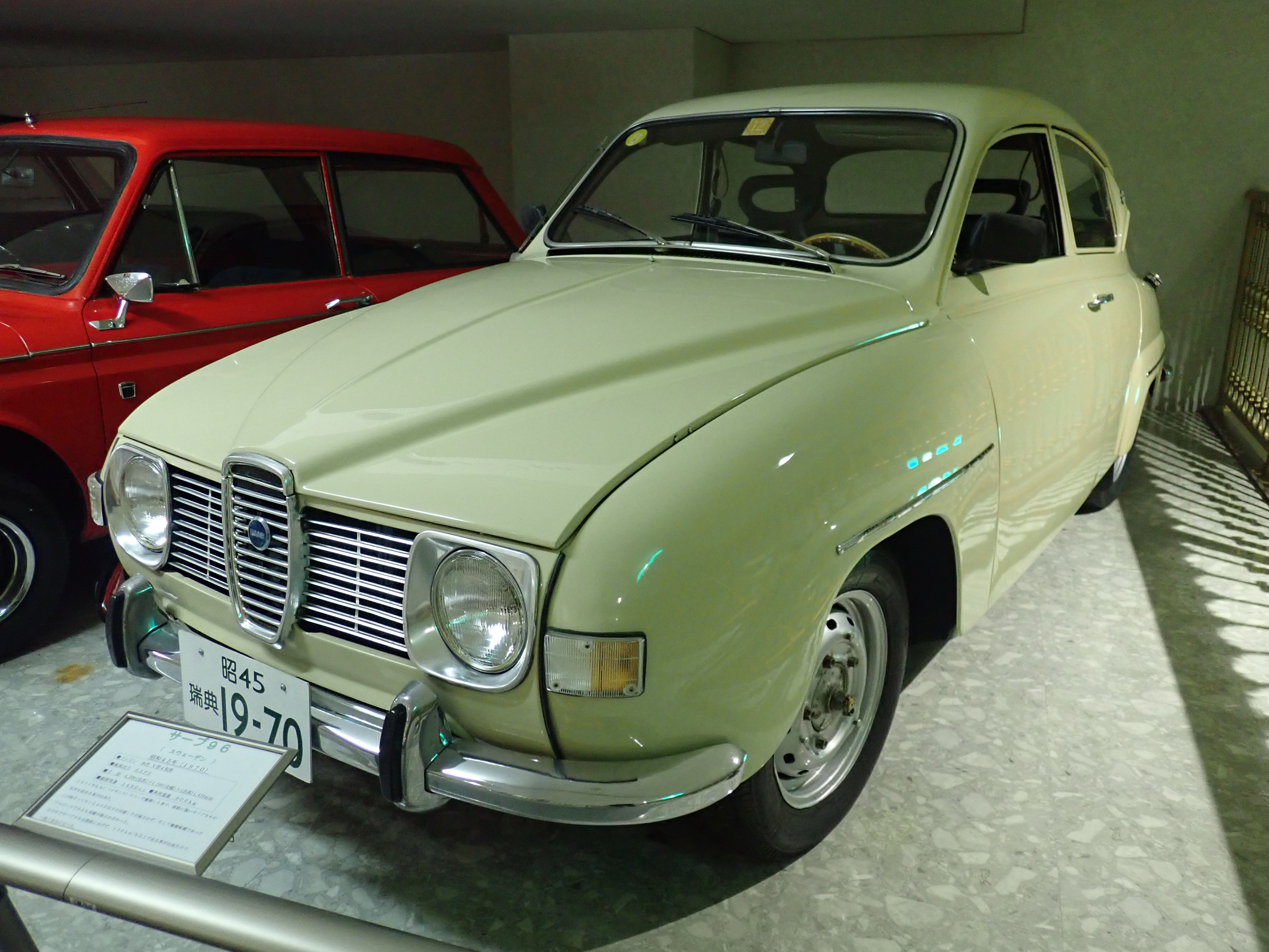 飛行機メーカーが造った自動車 サーブ９６ｖ４ ２ドアセダン １９７０年型 日本自動車博物館